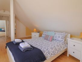 A bedroom with a bed and bedside table at Pottery Barn in Branscombe
