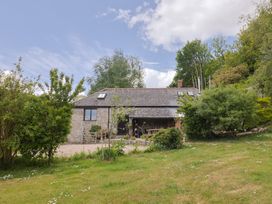 A house with garden and trees at Pottery Barn in Branscombe
