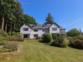 A house with garden and trees at Sandsgate near Chagford