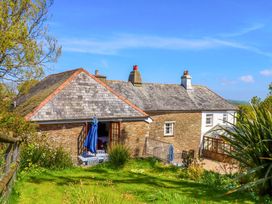 A house with a garden and steps at East Bickleigh in Halwell