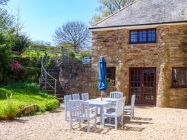 An outdoor seating area with a table and chairs at East Bickleigh in Halwell