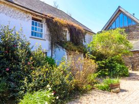 A building surrounded by garden and plants at East Bickleigh Halwell