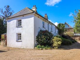 A house with a garden and pathway at Oak Tree in Halwell