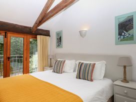 A bedroom with a bed and two bedside tables at Fixit Cottage in Kingsbridge