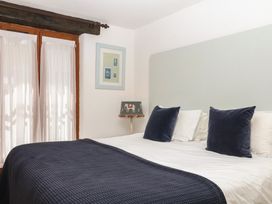 A bedroom with a bed and lamp at Mixit Cottage in Kingsbridge