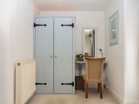 A dressing room with a desk and a mirror at Mixit Cottage in Kingsbridge
