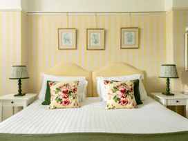 A bedroom with a bed and bedside tables at Parnacott in Holsworthy