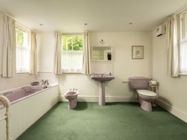 A bathroom with a bathtub, toilet, sink, and bidet at Parnacott in Holsworthy