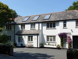 A house with windows and plants at Orchard Lodge in Boscastle
