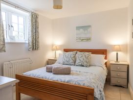 A bedroom with a bed and bedside tables at Atlantic View in Tintagel