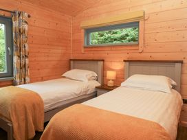 A bedroom with two beds and a lamp at Oak Lodge Pennington near Ulverston