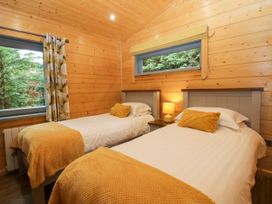 A bedroom with two single beds at Oak Lodge Pennington near Ulverston