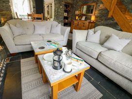 A living room with sofas and a coffee table at Garreg Ddu in Blaenau Ffestiniog