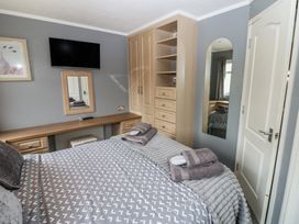 A bedroom with a bed and wardrobe at 16 Badgers Retreat in Richmond