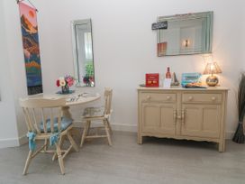 A dining area with a table and chairs at Beachcomber in Marazion