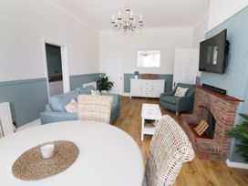 Flat 1, Cambridge Court - Suffolk & Essex - 980201 - thumbnail photo 2