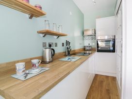 Flat 1, Cambridge Court - Suffolk & Essex - 980201 - thumbnail photo 9