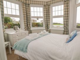 Flat 1, Cambridge Court - Suffolk & Essex - 980201 - thumbnail photo 13