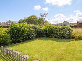 A garden with grass and hedges at Coney Garth Retreat in Beckermet