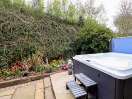 A garden with a hot tub and plants at Gelli Glud in Eglwysbach