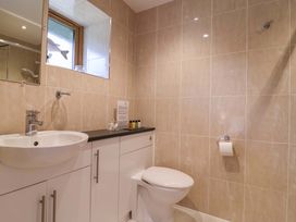 A bathroom with a sink and toilet at Cawsand in Tideford