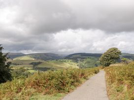 A pathway leading through hills at Caner Bach Lodge in Blackmill