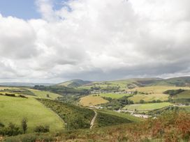 A scenic view of hills and fields at Caner Bach Lodge Blackmill