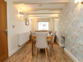 A dining room with a table and chairs at Tan Y Goeden in Morfa Nefyn