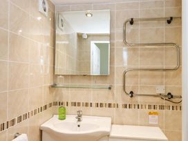 A bathroom with a sink and mirror at Avenue Park Villa in Torquay
