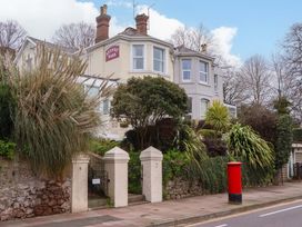 A house with a sign labeled Avenue Park in Torquay
