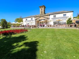 An outdoor area with tables and umbrellas at Apt 5 @ Hunter's Quay Bridlington