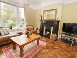 8 Wilton Road - North Yorkshire (incl. Whitby) - 984696 - thumbnail photo 3