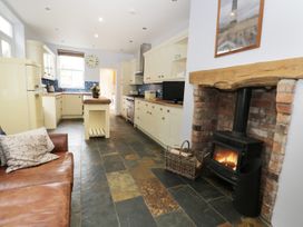 8 Wilton Road - North Yorkshire (incl. Whitby) - 984696 - thumbnail photo 5