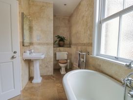8 Wilton Road - North Yorkshire (incl. Whitby) - 984696 - thumbnail photo 19