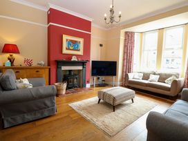 A living room with sofas and a television at Tilly's Retreat in Hunstanton