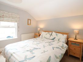 A bedroom with a bed and bedside tables at Tilly's Retreat in Hunstanton