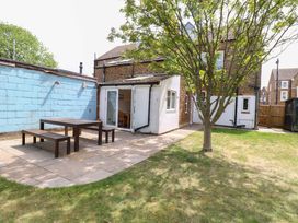 An outdoor area with a table and chairs at Tilly's Retreat in Hunstanton