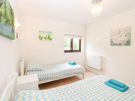 A bedroom with two single beds at Lowbrook Cottage in Dickleburgh near Diss