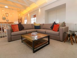 A living room with a sofa, coffee table, and bookshelves at Silvermine House Charlestown
