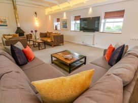 A living room with a sofa and coffee table at Silvermine House Charlestown