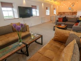 A living room with sofas and a television at Silvermine House Charlestown