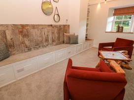 A snug room with seating and a table at Silvermine House Charlestown