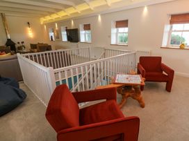 A landing area with chairs and a table at Silvermine House Charlestown