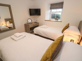 A bedroom with two beds and a television at Silvermine House in Charlestown