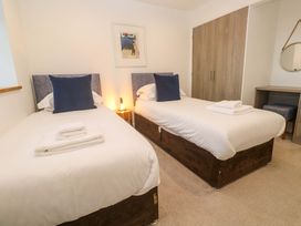 A bedroom with two single beds and a desk at Silvermine House in Charlestown