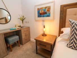 A bedroom with a nightstand and desk at Silvermine House in Charlestown
