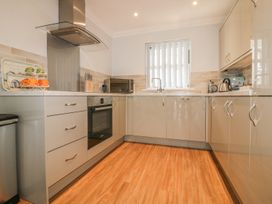 A kitchen with cabinets oven sink microwave and fruit on the counter at 7 The Retreat in Paignton