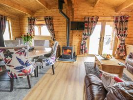 Manor Farm Lodges - Red Kite Lodge - Mid Wales - 986720 - thumbnail photo 8