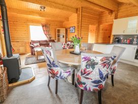 Manor Farm Lodges - Red Kite Lodge - Mid Wales - 986720 - thumbnail photo 9