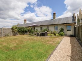 A garden with seating and a table at Mappowder Cottage Buckland Newton near Dorchester